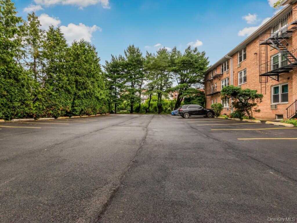 25 Trinity Place, Unit #3J, New Rochelle, NY 10805 - Photo 11 of 12