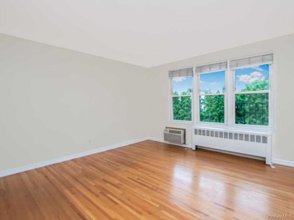 25 Trinity Place, Unit #3J, New Rochelle, NY 10805 - Photo 3 of 12