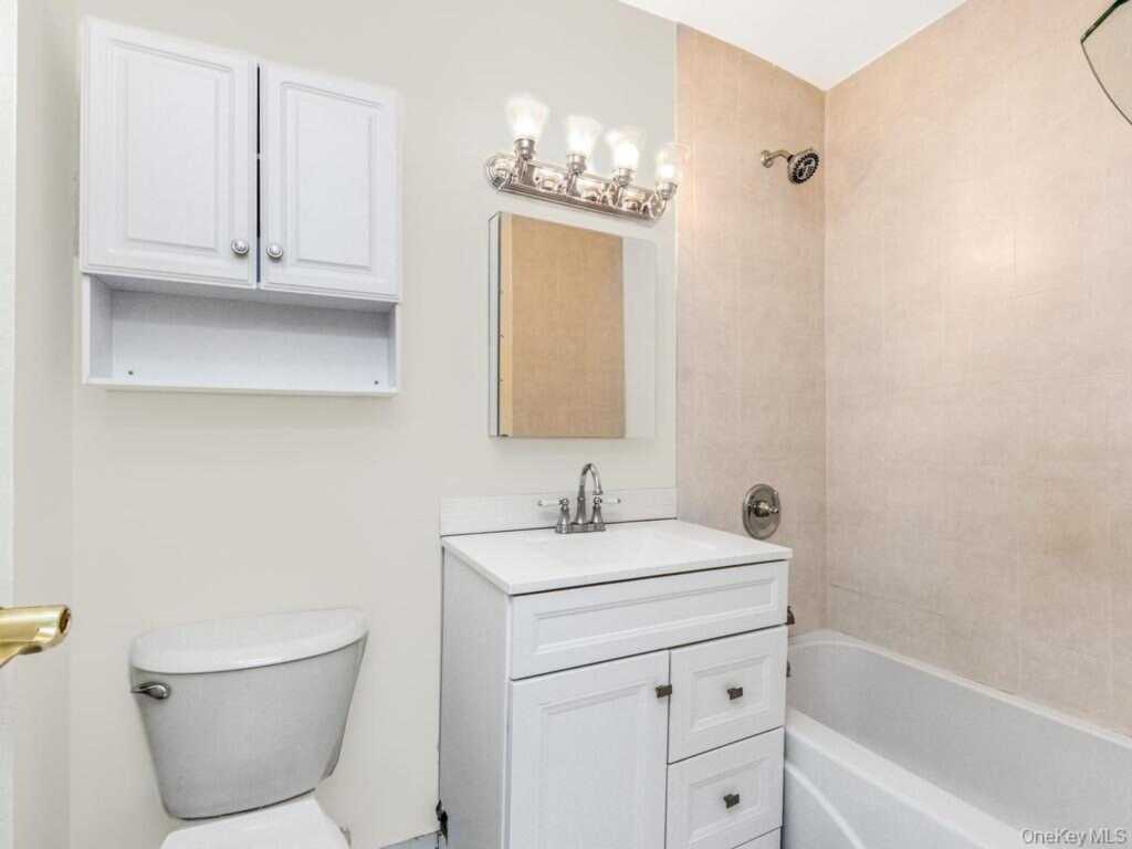 25 Trinity Place, Unit #3J, New Rochelle, NY 10805 - Photo 4 of 12