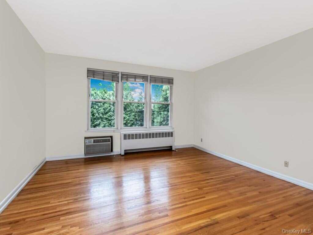 25 Trinity Place, Unit #3J, New Rochelle, NY 10805 - Photo 6 of 12