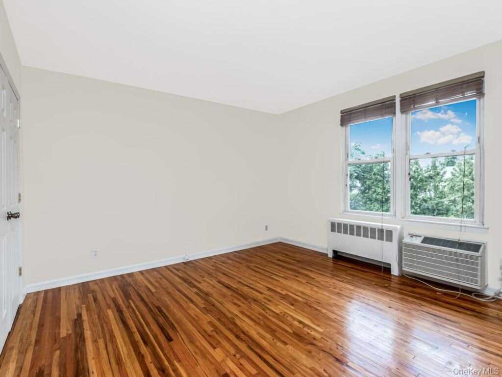 25 Trinity Place, Unit #3J, New Rochelle, NY 10805 - Photo 7 of 12