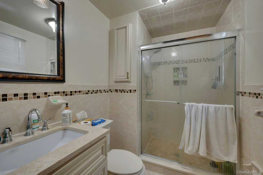 162 Woodland Avenue, New Rochelle, NY 10805 - Photo 15 of 32