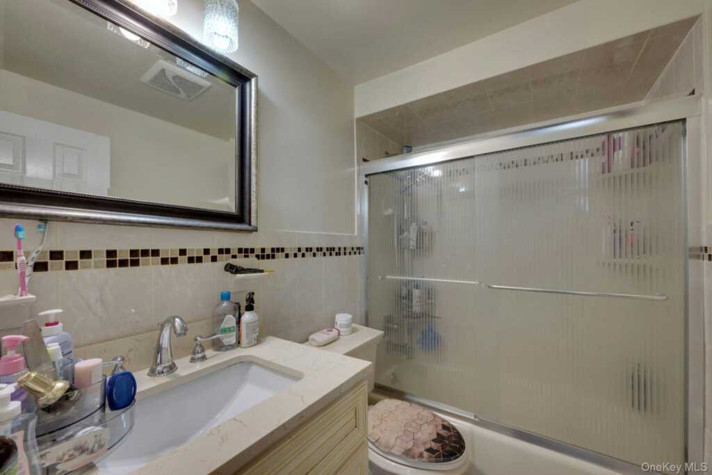 162 Woodland Avenue, New Rochelle, NY 10805 - Photo 23 of 32