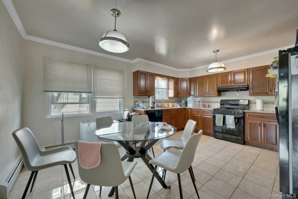 162 Woodland Avenue, New Rochelle, NY 10805 - Photo 7 of 32