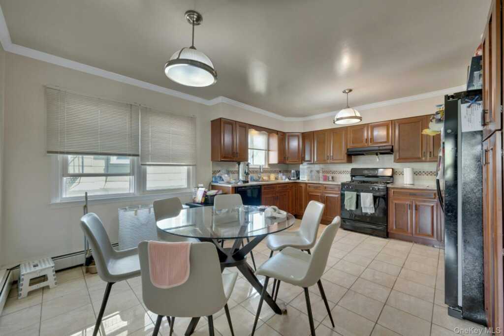 162 Woodland Avenue, New Rochelle, NY 10805 - Photo 8 of 32