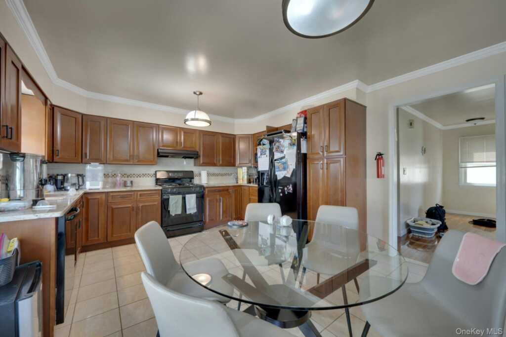 162 Woodland Avenue, New Rochelle, NY 10805 - Photo 9 of 32