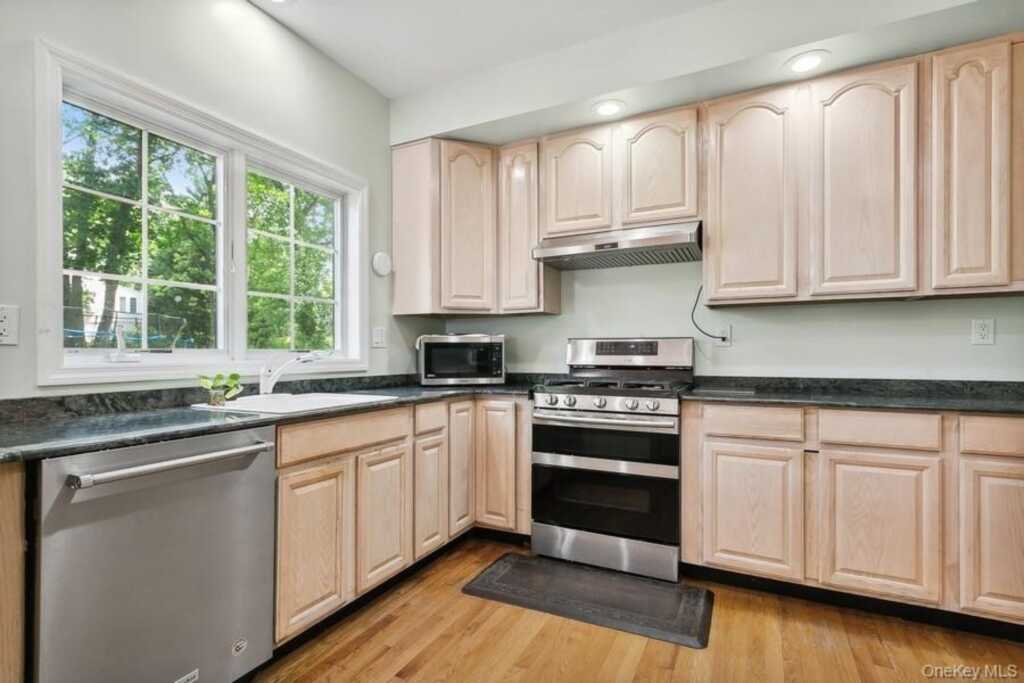 921 Shore Acres Drive, Rye, NY 10543 - Photo 8 of 30
