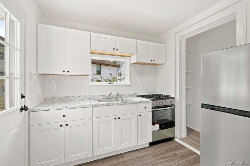 184 W Post Road, White Plains, NY 10606 - Photo 11 of 33