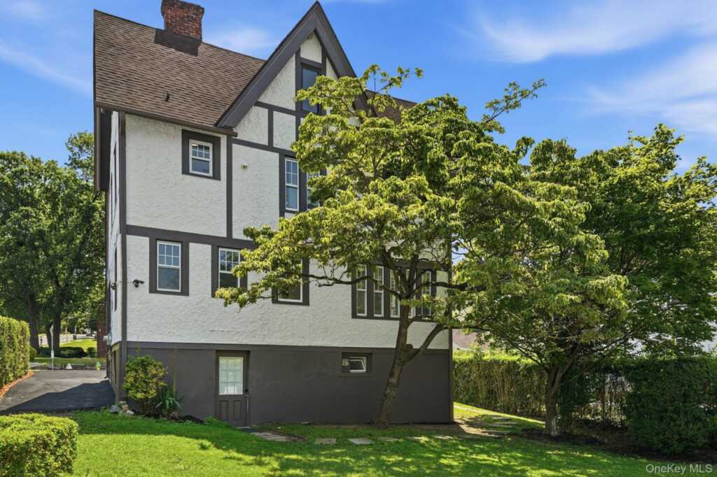184 W Post Road, White Plains, NY 10606 - Photo 26 of 33