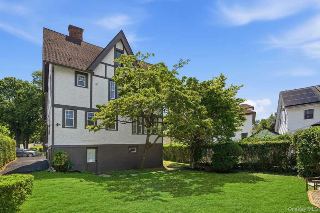 184 W Post Road, White Plains, NY 10606 - Photo 27 of 33