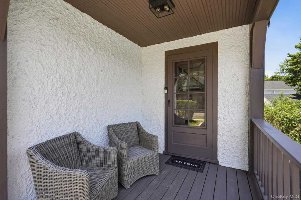 184 W Post Road, White Plains, NY 10606 - Photo 3 of 33