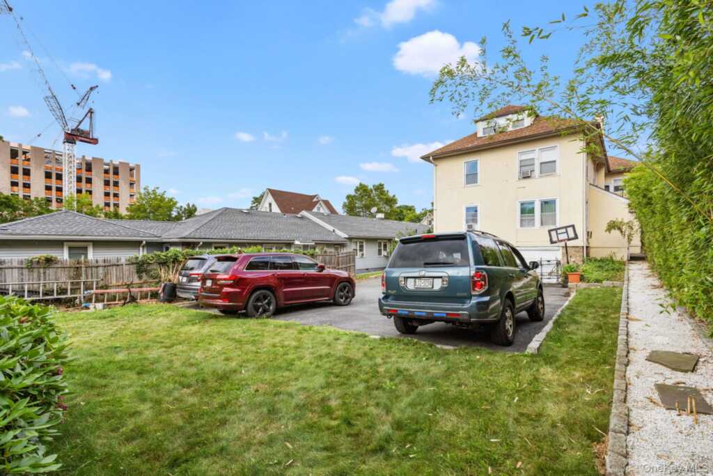 43 Davis Avenue, White Plains, NY 10605 - Photo 19 of 34