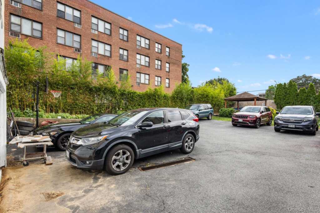 43 Davis Avenue, White Plains, NY 10605 - Photo 22 of 34