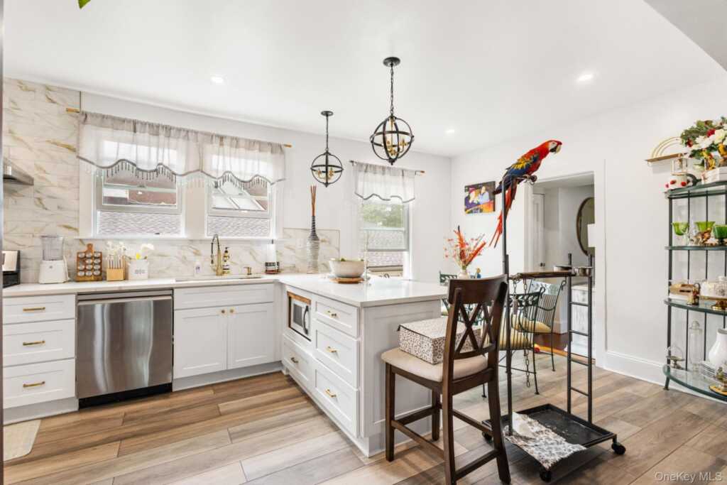 43 Davis Avenue, White Plains, NY 10605 - Photo 4 of 34