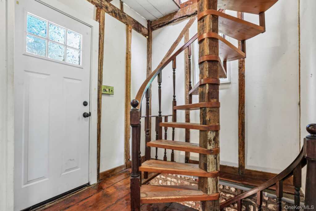 8 Reservoir Road, Stony Point, NY 10980 - Photo 2 of 24