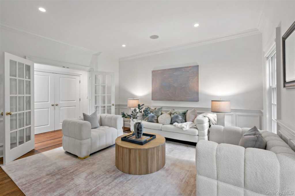 18 Sammis Lane, White Plains, NY 10605 - Photo 4 of 33