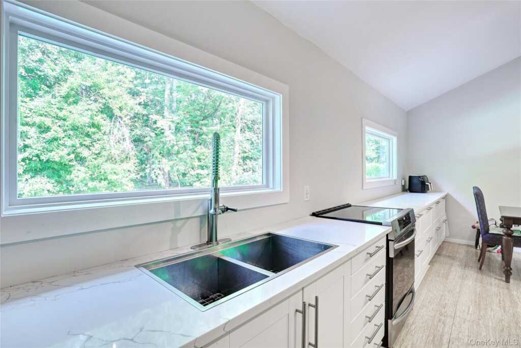 561 Babbling Brook Lane, Valley Cottage, NY 10989 - Photo 11 of 30