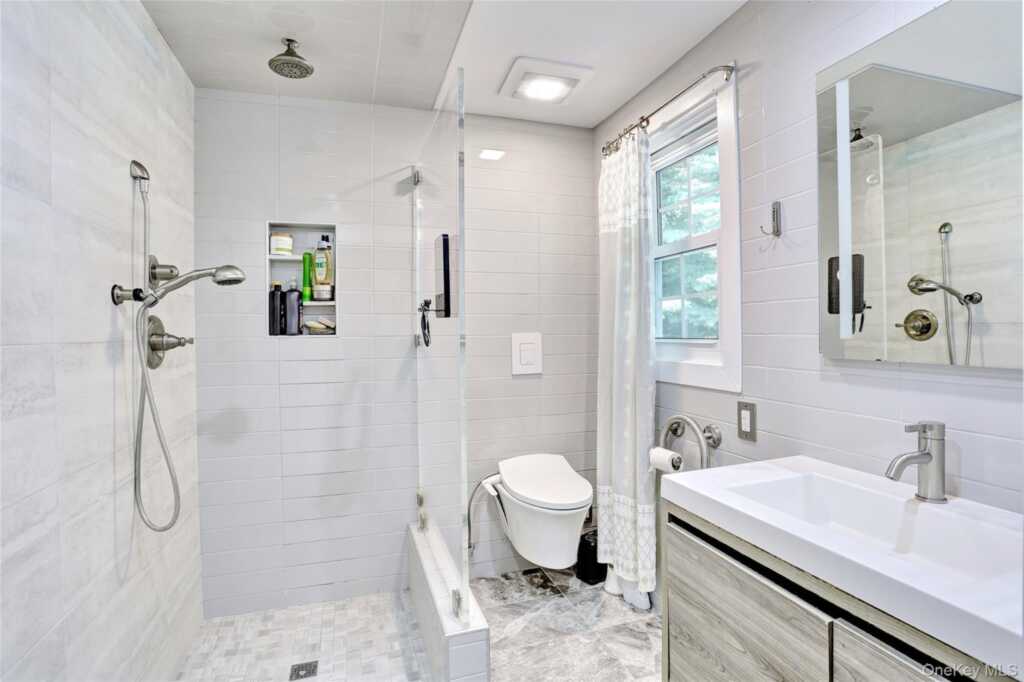 561 Babbling Brook Lane, Valley Cottage, NY 10989 - Photo 18 of 30