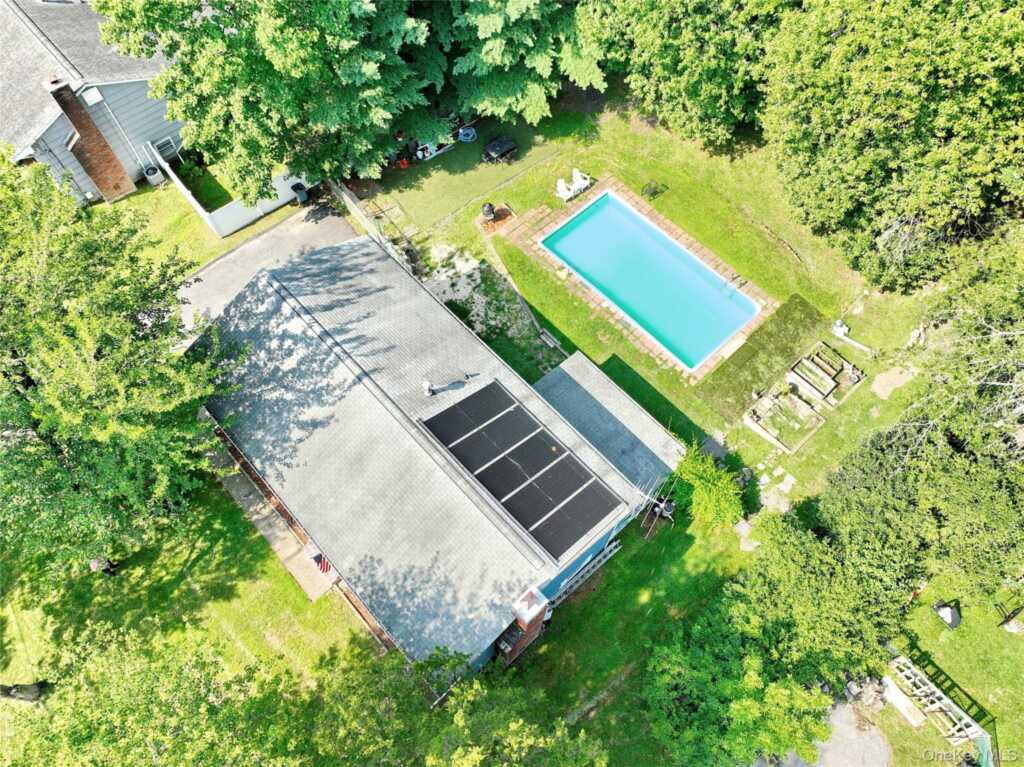 561 Babbling Brook Lane, Valley Cottage, NY 10989 - Photo 3 of 30