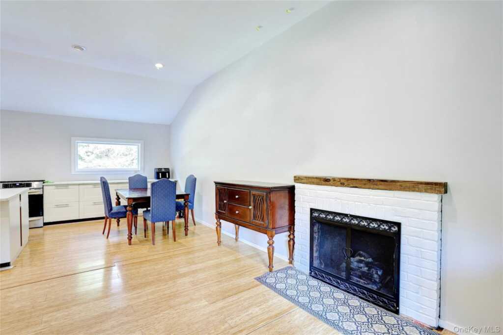 561 Babbling Brook Lane, Valley Cottage, NY 10989 - Photo 7 of 30