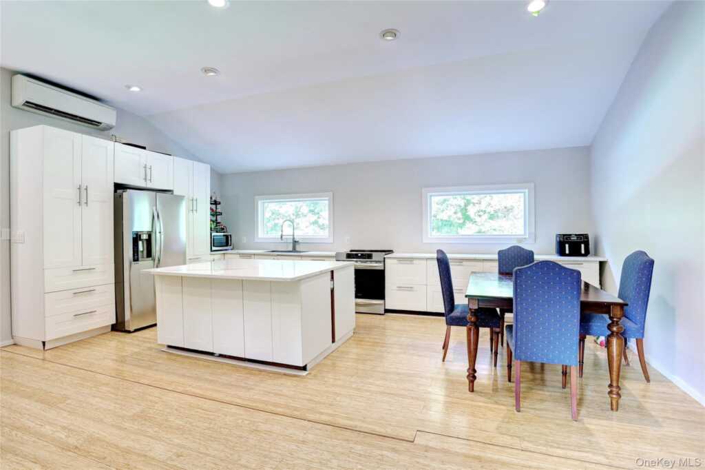 561 Babbling Brook Lane, Valley Cottage, NY 10989 - Photo 8 of 30