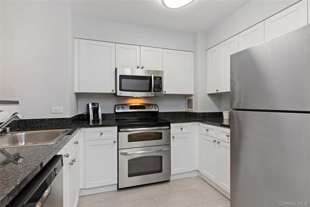 300 Mamaroneck, Unit #315, White Plains, NY 10605 - Photo 9 of 19