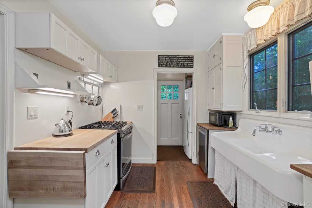 13 Craven Lane, White Plains, NY 10605 - Photo 10 of 30
