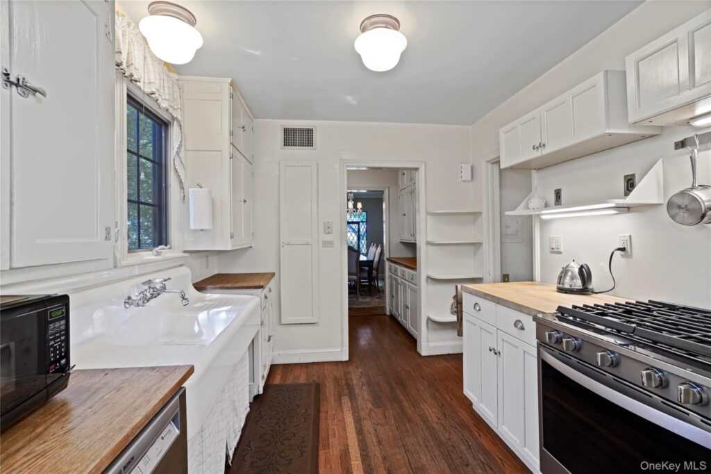13 Craven Lane, White Plains, NY 10605 - Photo 11 of 30