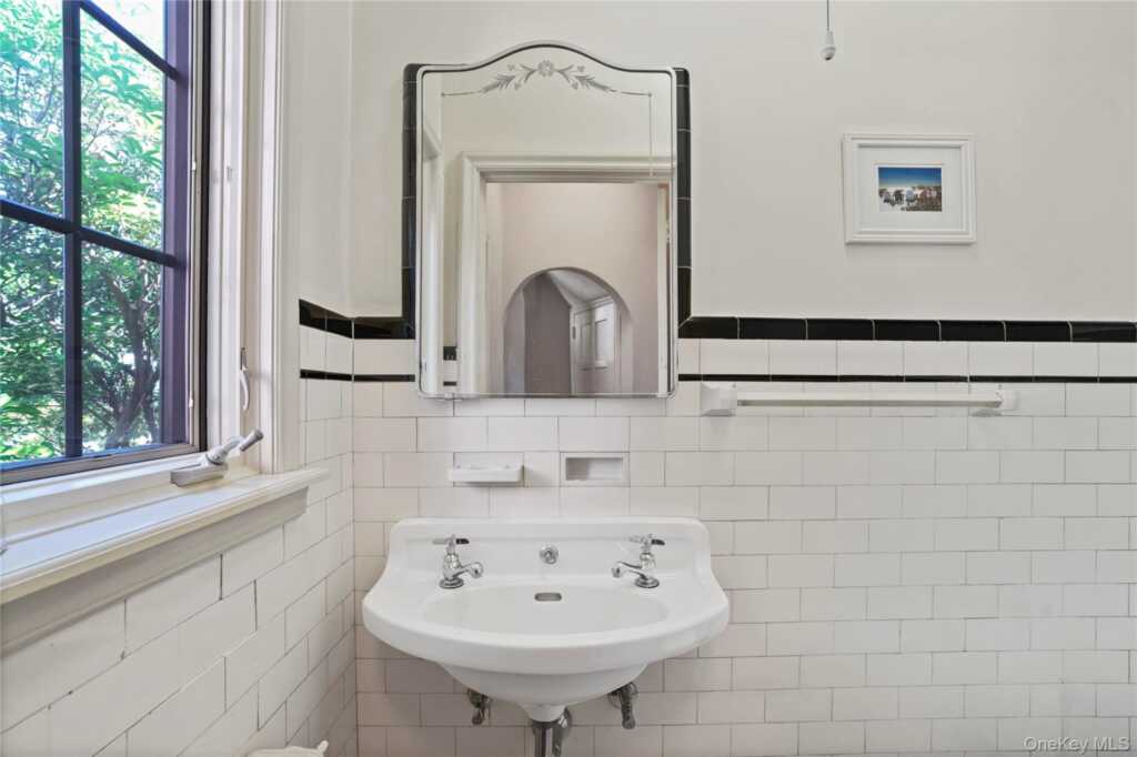 13 Craven Lane, White Plains, NY 10605 - Photo 12 of 30