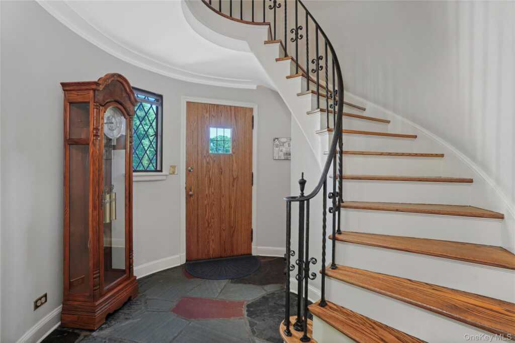 13 Craven Lane, White Plains, NY 10605 - Photo 2 of 30