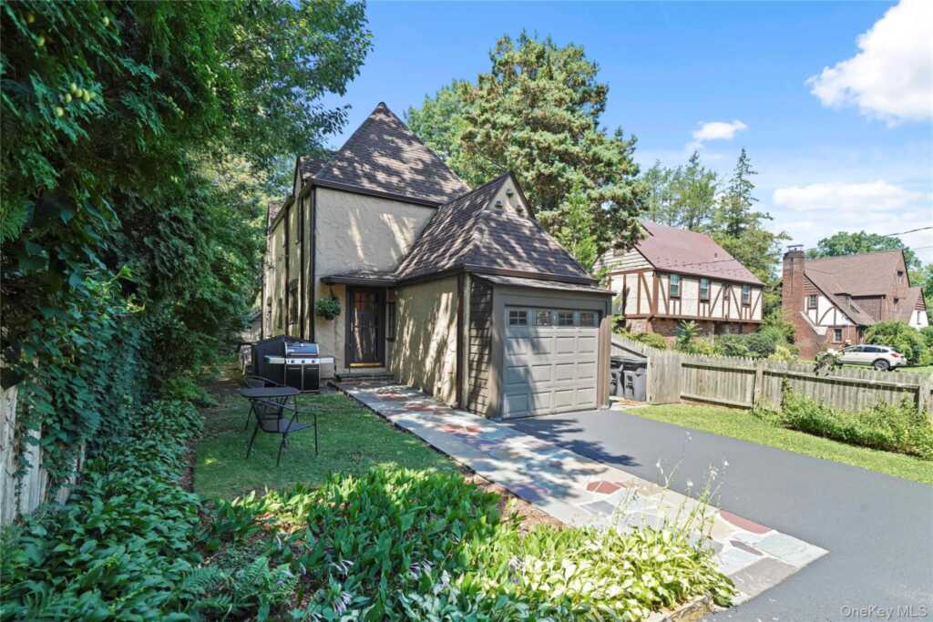 13 Craven Lane, White Plains, NY 10605 - Photo 26 of 30