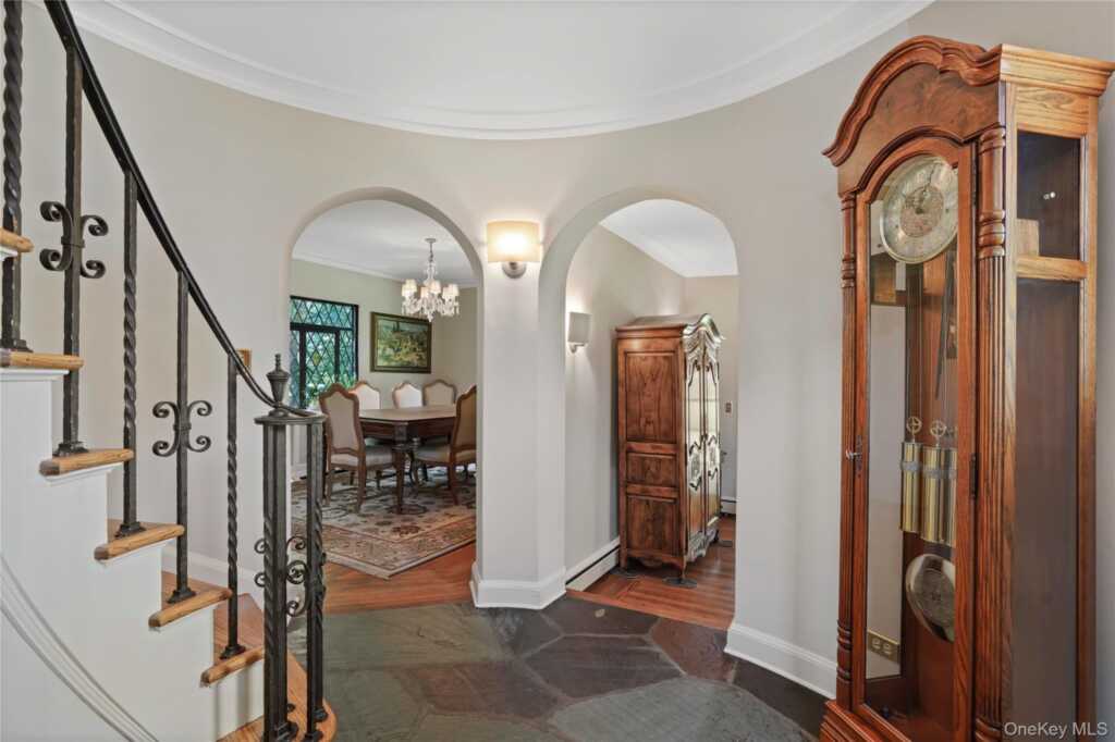 13 Craven Lane, White Plains, NY 10605 - Photo 3 of 30