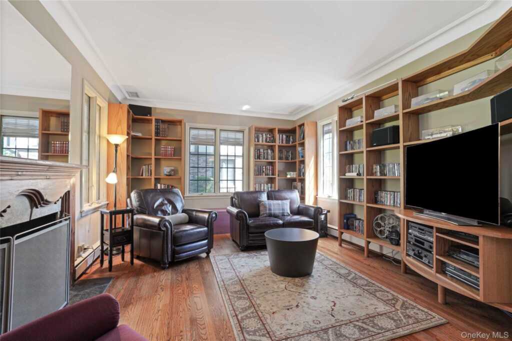 13 Craven Lane, White Plains, NY 10605 - Photo 4 of 30