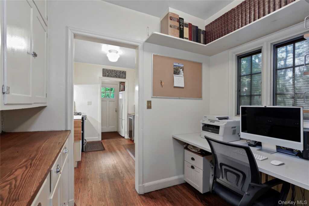 13 Craven Lane, White Plains, NY 10605 - Photo 9 of 30