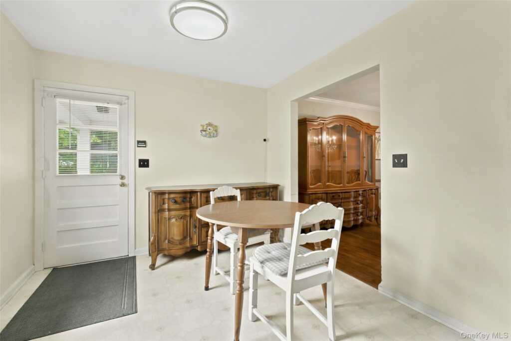 31 Partridge Road, White Plains, NY 10605 - Photo 11 of 24