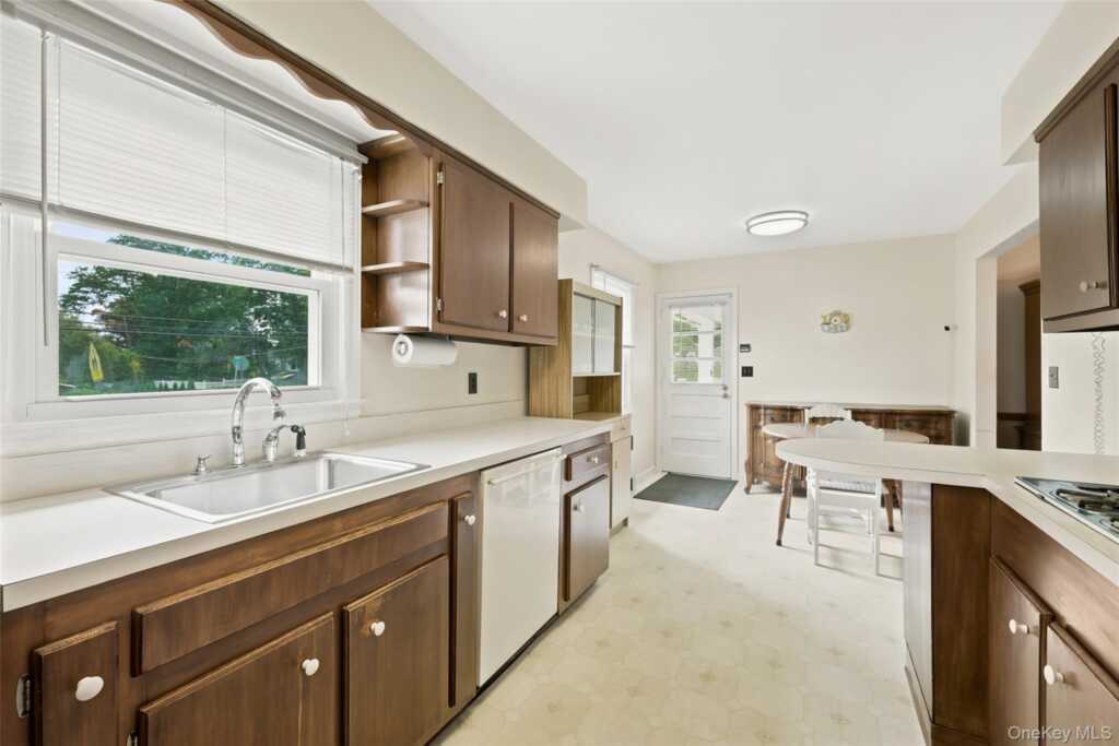 31 Partridge Road, White Plains, NY 10605 - Photo 14 of 24