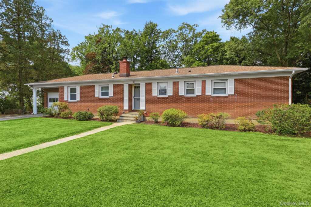 31 Partridge Road, White Plains, NY 10605 - Photo 2 of 24