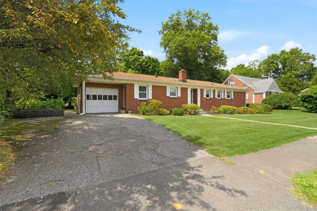 31 Partridge Road, White Plains, NY 10605 - Photo 3 of 24
