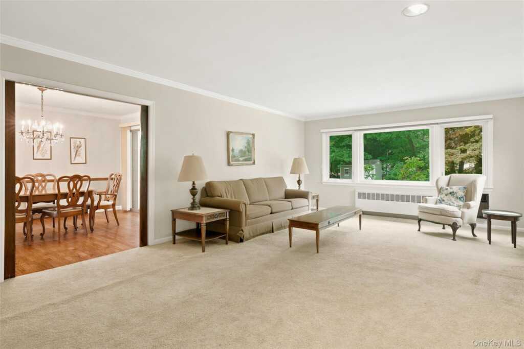 31 Partridge Road, White Plains, NY 10605 - Photo 4 of 24