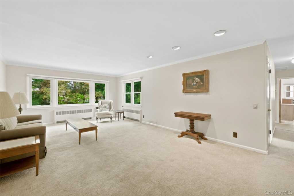31 Partridge Road, White Plains, NY 10605 - Photo 5 of 24