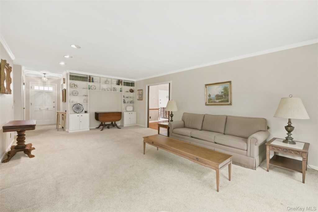 31 Partridge Road, White Plains, NY 10605 - Photo 6 of 24