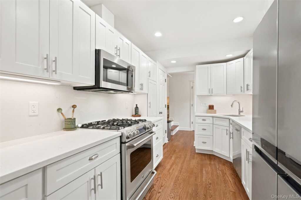 51 Hill Street, Rye, NY 10580 - Photo 10 of 29