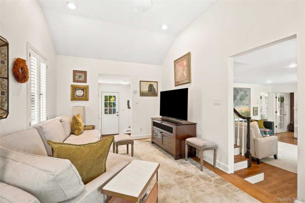 51 Hill Street, Rye, NY 10580 - Photo 15 of 29