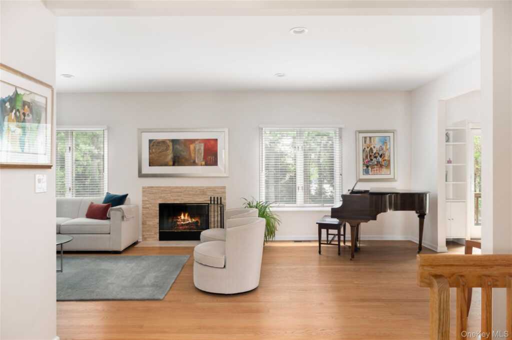 142 Woodbrook Road, White Plains, NY 10605 - Photo 10 of 28