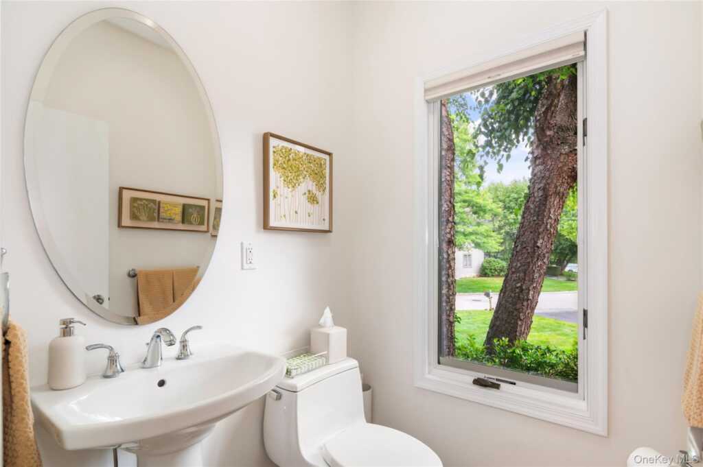 142 Woodbrook Road, White Plains, NY 10605 - Photo 13 of 28