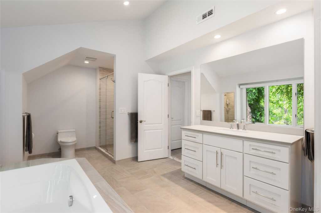 142 Woodbrook Road, White Plains, NY 10605 - Photo 16 of 28