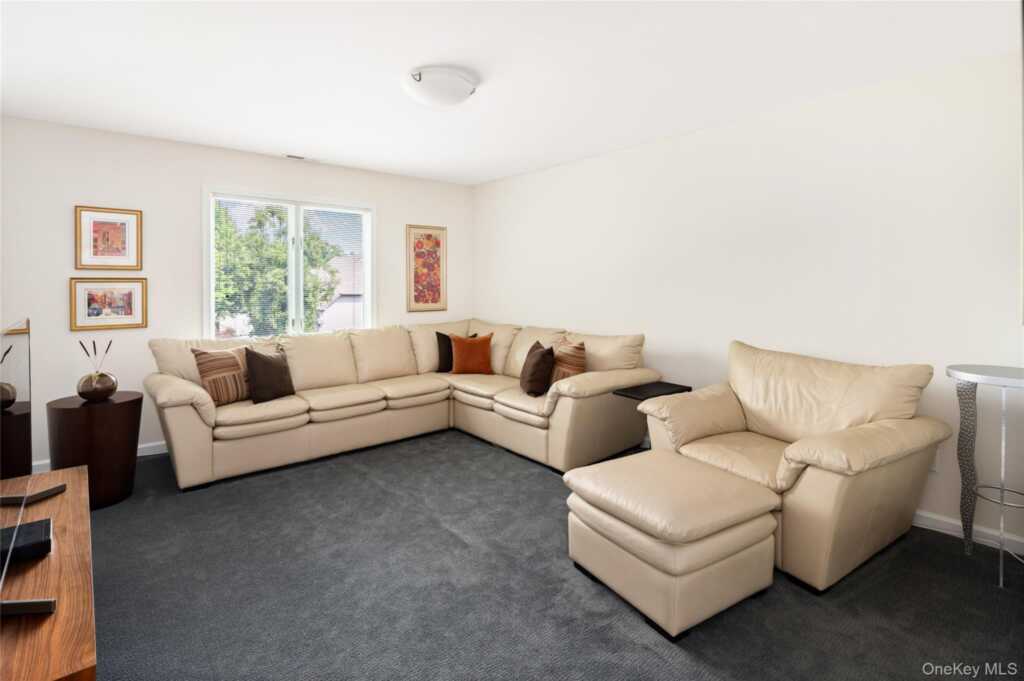 142 Woodbrook Road, White Plains, NY 10605 - Photo 17 of 28