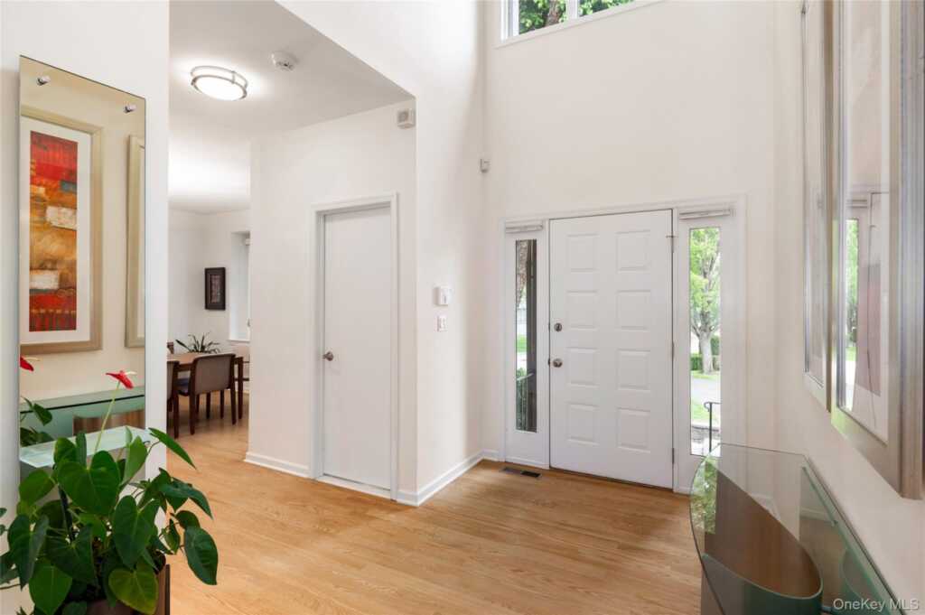 142 Woodbrook Road, White Plains, NY 10605 - Photo 2 of 28