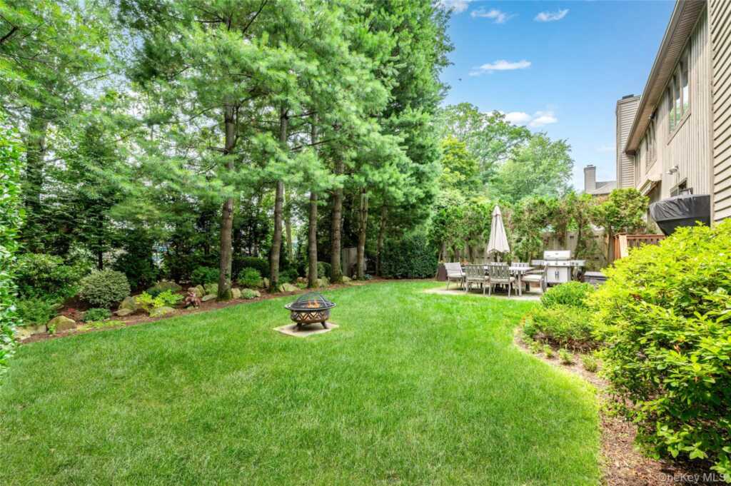 142 Woodbrook Road, White Plains, NY 10605 - Photo 21 of 28
