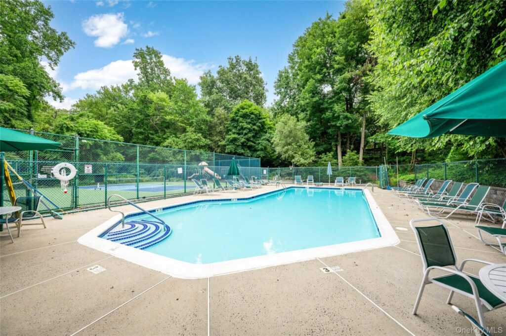 142 Woodbrook Road, White Plains, NY 10605 - Photo 23 of 28